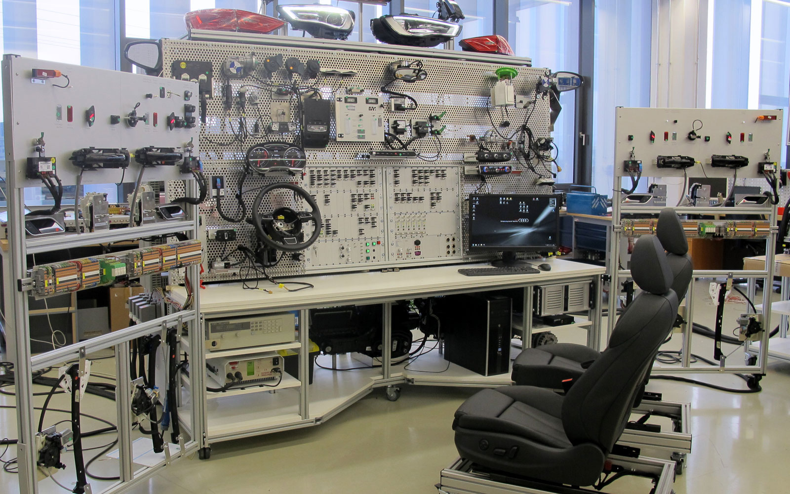 Reproduction of a complete vehicle electrical system in the test laboratory: wide-range current measurements and ECU tests (source: BFFT Gesellschaft für Fahrzeugtechnik mbH