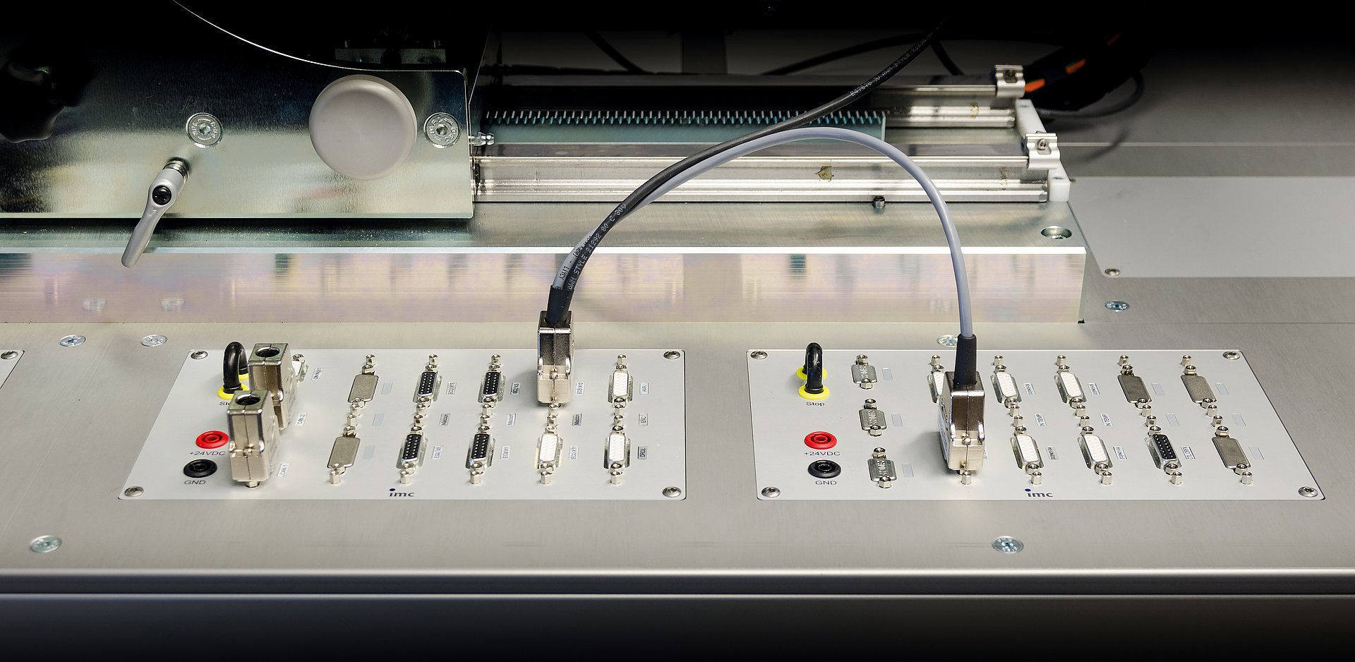 Easy expansion of the existing measurement device configuration via interfaces in the test chamber